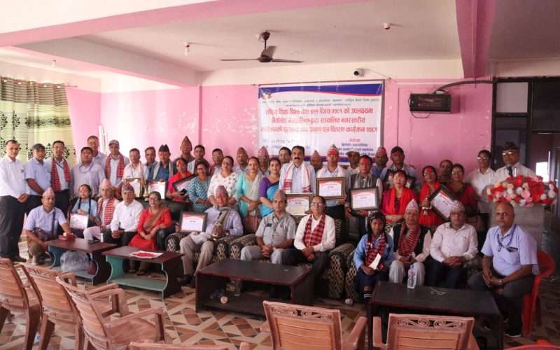 नगरस्तरीय वक्तृत्वकला प्रतियोगिताका विजेताहरुलाई पुरस्कार वितरण