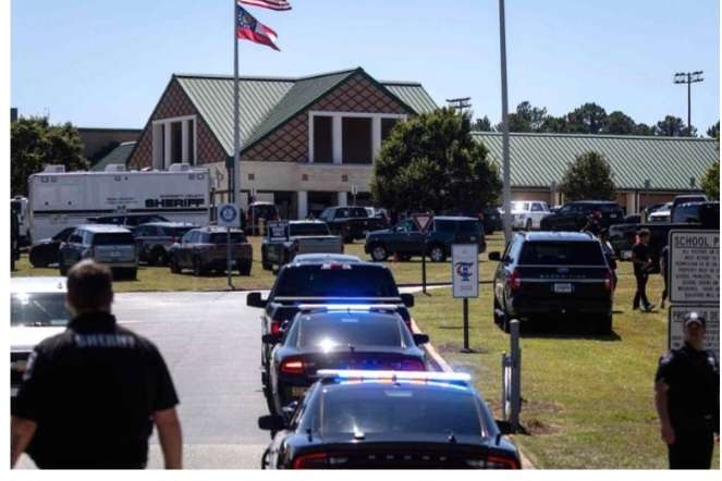 अमेरिकामा एक बालकले अन्धाधुन्द गोली चलाउँदा चारजनाको मृत्यु