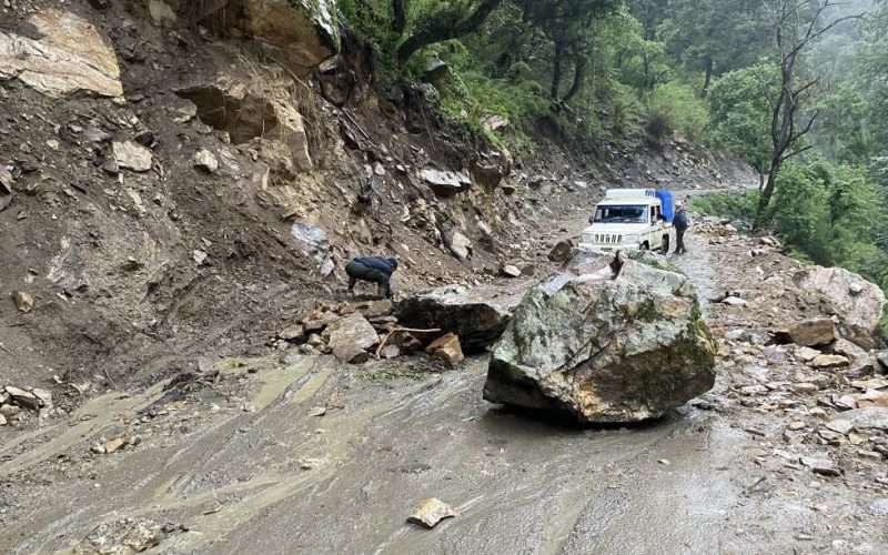 वर्षाका कारण सार्वजनिक यातायातमा ७२ करोड भन्दा बढीको क्षति
